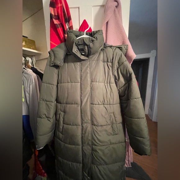 Woman’s George puff coat size small 🧥 - Picture 3 of 4